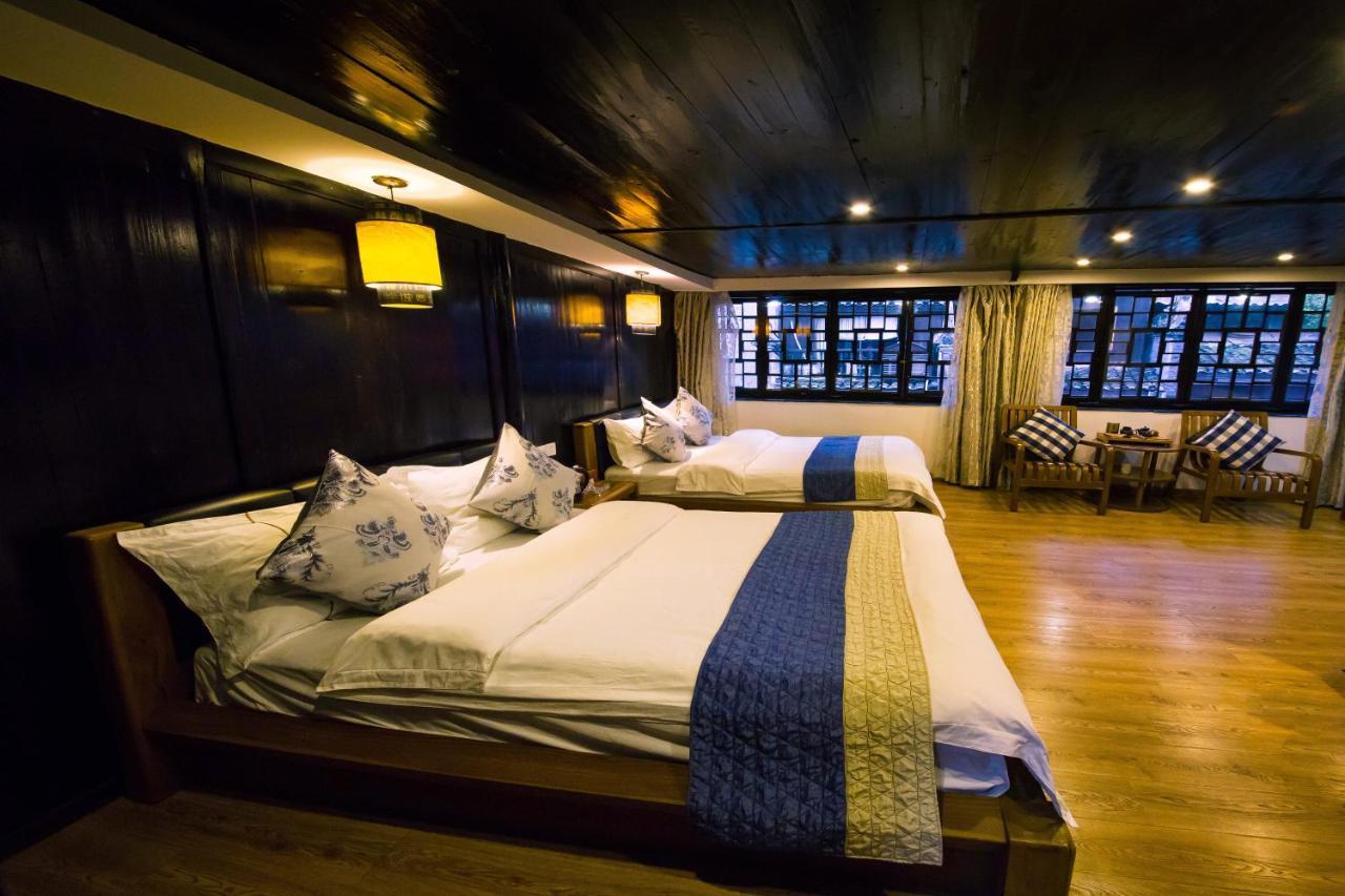 一方砚-旅拍体验民宿 Fenghuang Extérieur photo