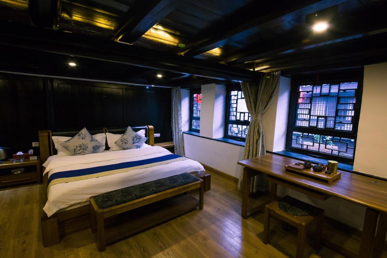 一方砚-旅拍体验民宿 Fenghuang Extérieur photo