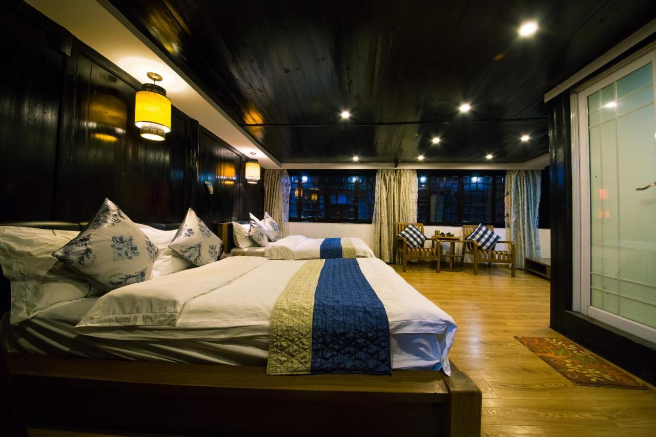 一方砚-旅拍体验民宿 Fenghuang Extérieur photo