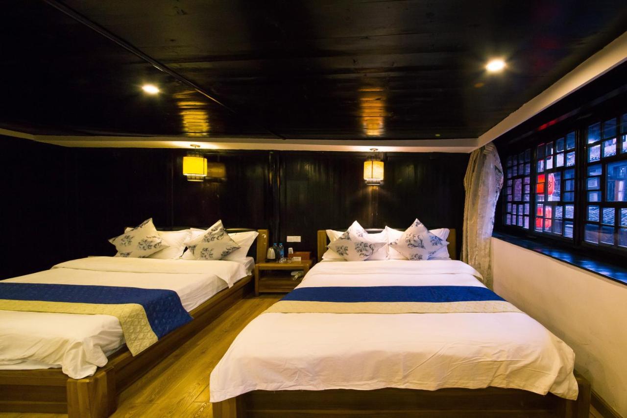 一方砚-旅拍体验民宿 Fenghuang Extérieur photo