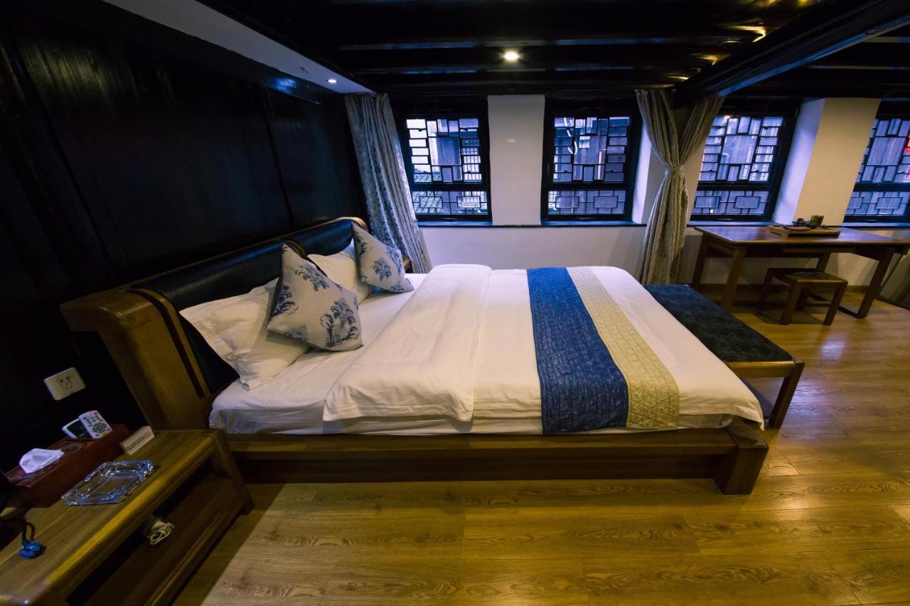 一方砚-旅拍体验民宿 Fenghuang Extérieur photo