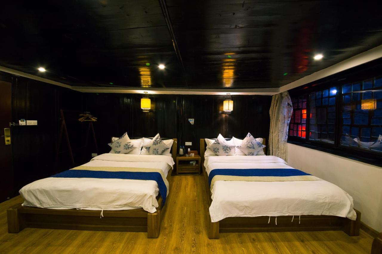 一方砚-旅拍体验民宿 Fenghuang Extérieur photo
